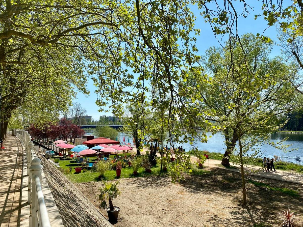 Charmant F1 Avec Terrasse Et Vue Sur Jardin Arbore - Fraicheur Naturelle Du Rez De Jardin - Parking 벨히브 쉬르 알리에 외부 사진