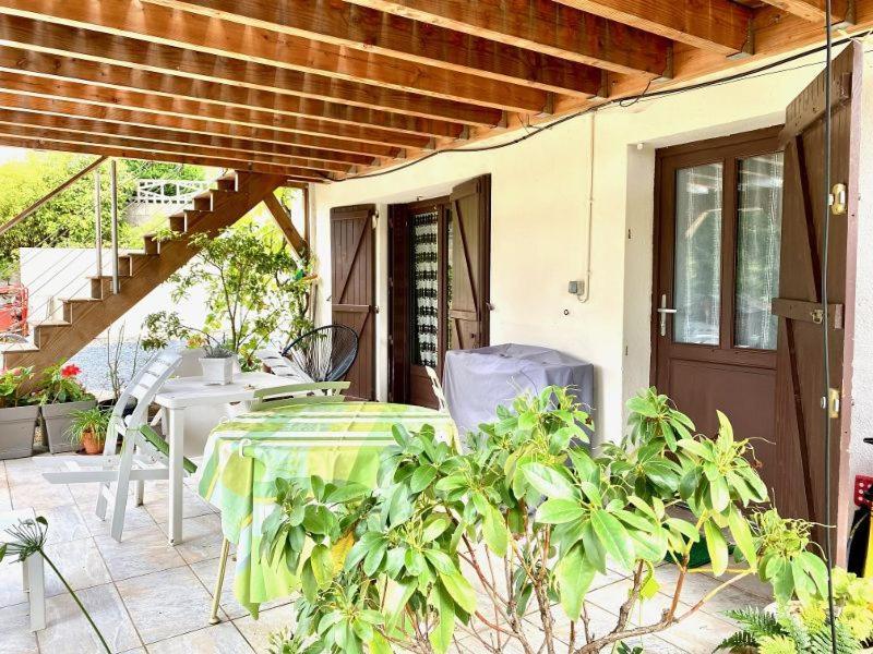 Charmant F1 Avec Terrasse Et Vue Sur Jardin Arbore - Fraicheur Naturelle Du Rez De Jardin - Parking 벨히브 쉬르 알리에 외부 사진